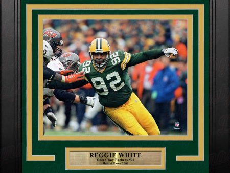 Reggie White in Action Green Bay Packers 8  x 10  Framed Football Photo Supply