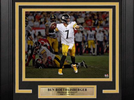 Ben Roethlisberger Blackout Action Pittsburgh Steelers 8  x 10  Framed Football Photo Fashion