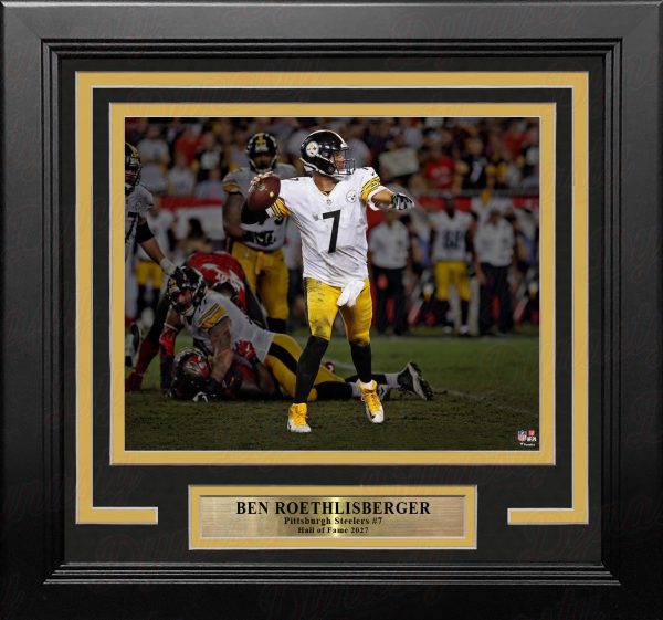 Ben Roethlisberger Blackout Action Pittsburgh Steelers 8  x 10  Framed Football Photo Fashion